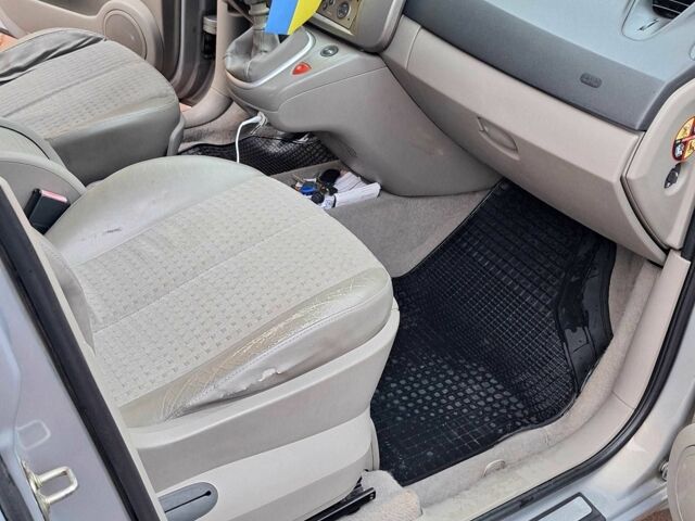 Серый Рено Сценик II, объемом двигателя 1.9 л и пробегом 315 тыс. км за 3900 $, фото 12 на Automoto.ua