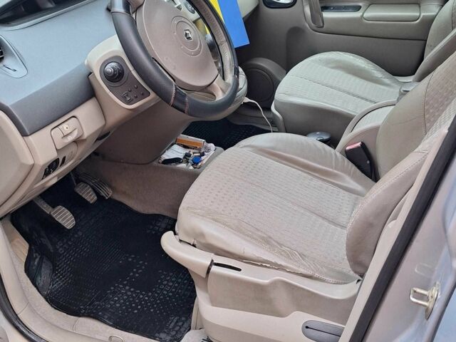 Серый Рено Сценик II, объемом двигателя 1.9 л и пробегом 315 тыс. км за 3900 $, фото 8 на Automoto.ua