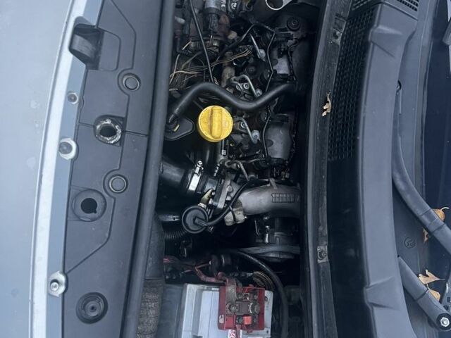 Серый Рено Сценик II, объемом двигателя 1.9 л и пробегом 200 тыс. км за 3350 $, фото 8 на Automoto.ua