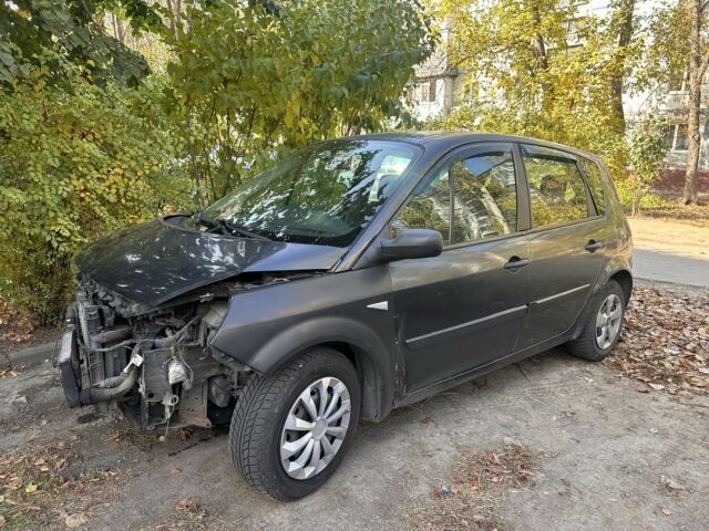 Серый Рено Сценик II, объемом двигателя 1.5 л и пробегом 400 тыс. км за 2100 $, фото 3 на Automoto.ua