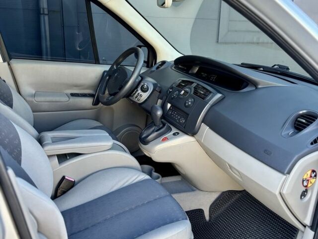 Серый Рено Сценик II, объемом двигателя 1.6 л и пробегом 230 тыс. км за 4750 $, фото 8 на Automoto.ua