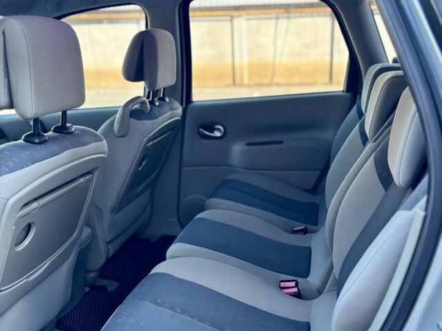 Серый Рено Сценик II, объемом двигателя 1.6 л и пробегом 230 тыс. км за 4750 $, фото 12 на Automoto.ua