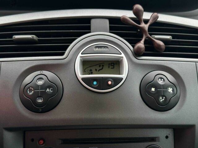 Сірий Рено Сценік II, об'ємом двигуна 0 л та пробігом 302 тис. км за 4990 $, фото 19 на Automoto.ua