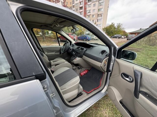 Рено Сценик II 2005 в Чернигове на Automoto.ua Серый Рено Сценик II, объемом двигателя 1.6 л и пробегом 190 тыс. км за 4900 $, фото 9 на Automoto.ua