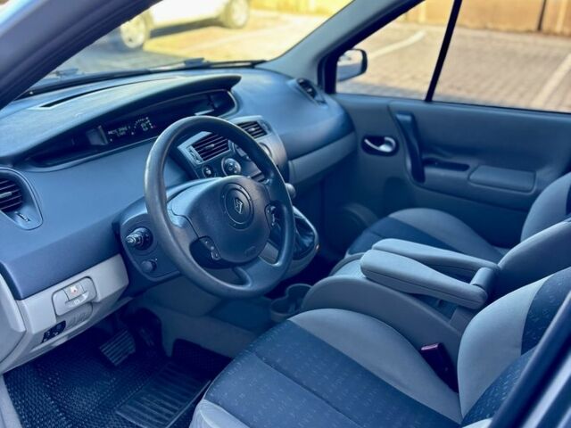 Серый Рено Сценик II, объемом двигателя 1.6 л и пробегом 230 тыс. км за 4750 $, фото 7 на Automoto.ua