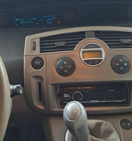 Серый Рено Сценик II, объемом двигателя 1.6 л и пробегом 210 тыс. км за 4200 $, фото 5 на Automoto.ua