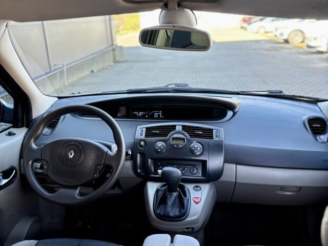 Серый Рено Сценик II, объемом двигателя 1.6 л и пробегом 230 тыс. км за 4750 $, фото 9 на Automoto.ua