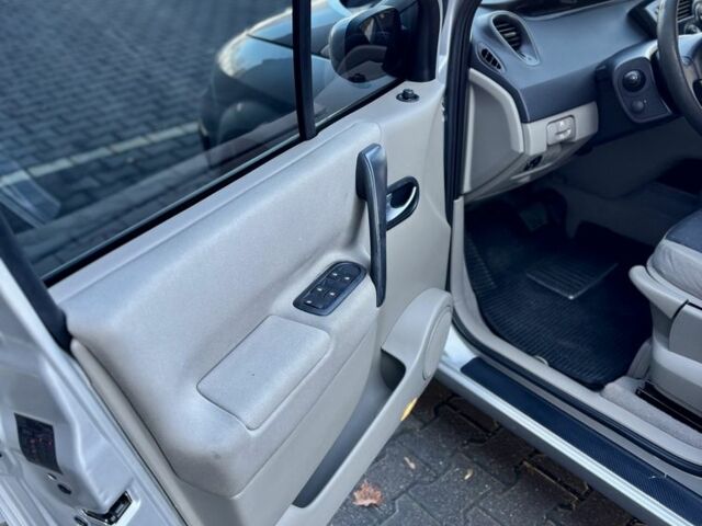 Серый Рено Сценик II, объемом двигателя 1.6 л и пробегом 230 тыс. км за 4750 $, фото 14 на Automoto.ua