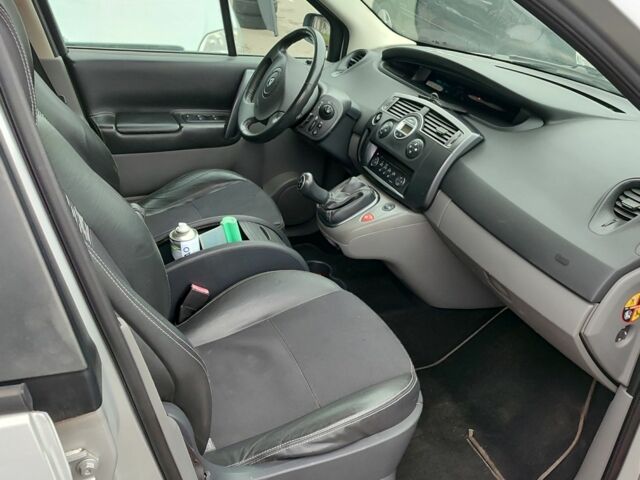 Серый Рено Сценик II, объемом двигателя 0 л и пробегом 210 тыс. км за 4200 $, фото 1 на Automoto.ua