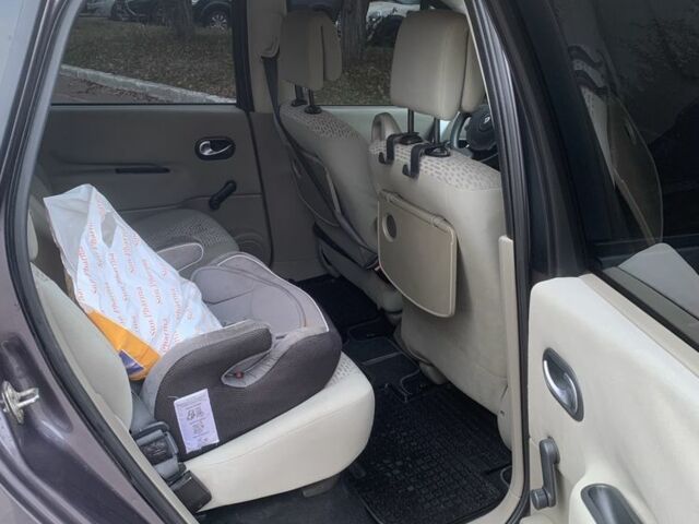 Сірий Рено Сценік II, об'ємом двигуна 1.6 л та пробігом 210 тис. км за 5300 $, фото 5 на Automoto.ua