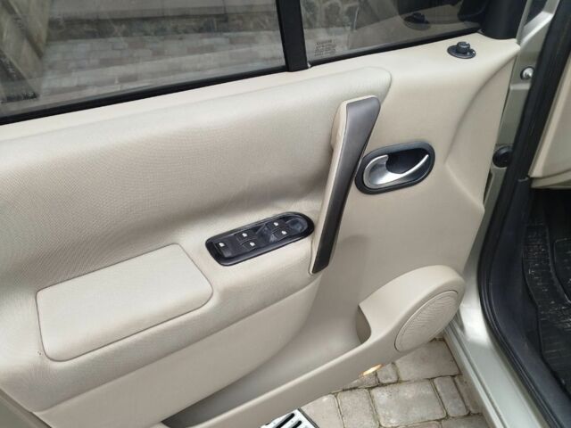 Серый Рено Сценик II, объемом двигателя 1.6 л и пробегом 246 тыс. км за 4800 $, фото 8 на Automoto.ua