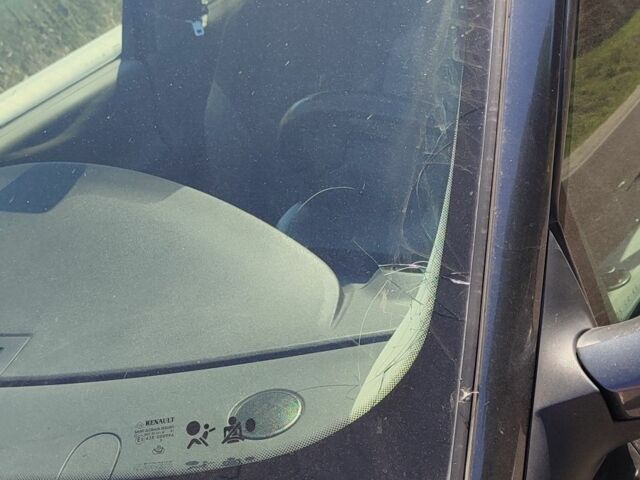 Серый Рено Сценик II, объемом двигателя 2 л и пробегом 418 тыс. км за 1600 $, фото 5 на Automoto.ua