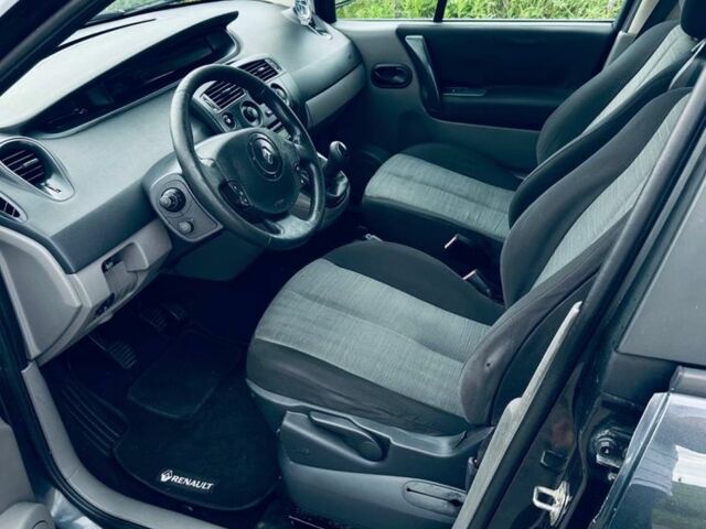 Серый Рено Сценик II, объемом двигателя 1.5 л и пробегом 211 тыс. км за 4600 $, фото 1 на Automoto.ua