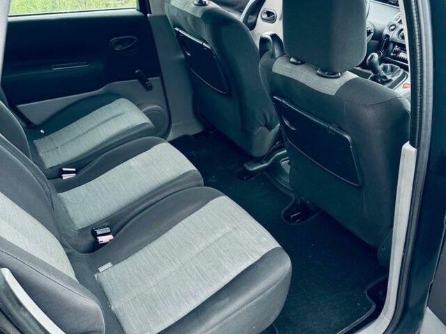 Серый Рено Сценик II, объемом двигателя 1.5 л и пробегом 211 тыс. км за 4600 $, фото 2 на Automoto.ua