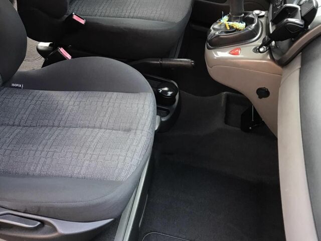 Рено Сценік II 2006 у Житомирі на Automoto.ua Сірий Рено Сценік II, об'ємом двигуна 1.5 л та пробігом 345 тис. км за 4300 $, фото 14 на Automoto.ua