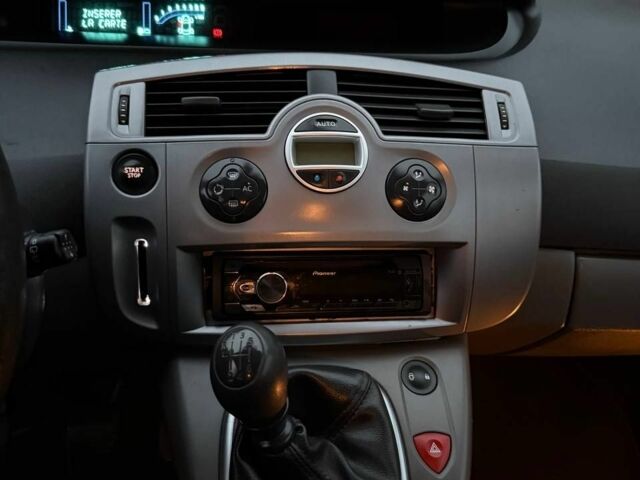 Сірий Рено Сценік II, об'ємом двигуна 0 л та пробігом 190 тис. км за 4950 $, фото 2 на Automoto.ua