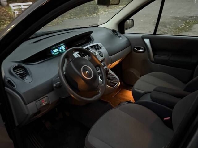 Сірий Рено Сценік II, об'ємом двигуна 0 л та пробігом 190 тис. км за 4950 $, фото 1 на Automoto.ua