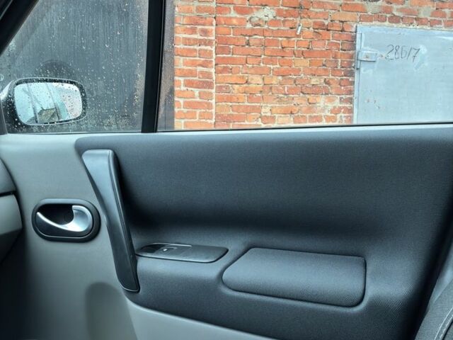 Серый Рено Сценик II, объемом двигателя 1.6 л и пробегом 195 тыс. км за 4999 $, фото 6 на Automoto.ua