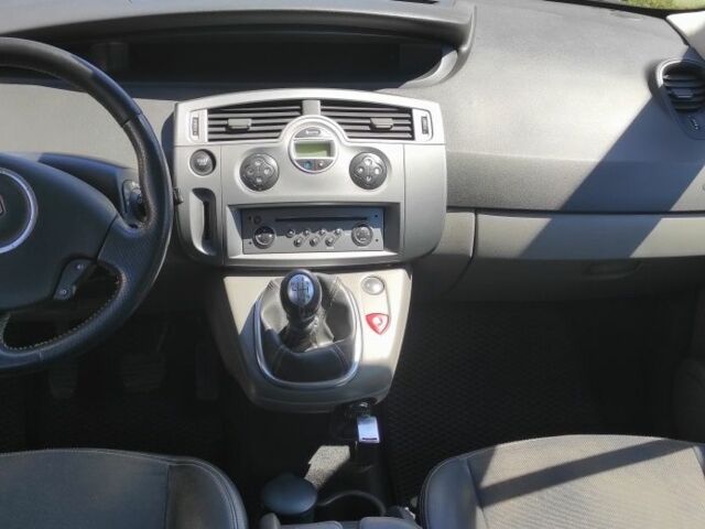 Серый Рено Сценик II, объемом двигателя 1.6 л и пробегом 202 тыс. км за 5000 $, фото 5 на Automoto.ua