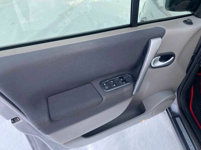 Серый Рено Сценик II, объемом двигателя 1.5 л и пробегом 241 тыс. км за 5500 $, фото 15 на Automoto.ua