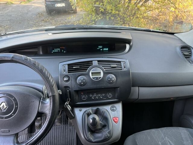 Серый Рено Сценик II, объемом двигателя 1.9 л и пробегом 250 тыс. км за 1600 $, фото 6 на Automoto.ua