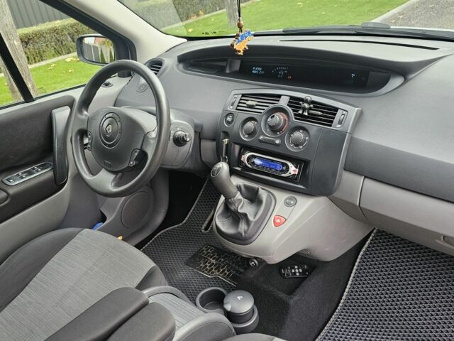 Серый Рено Сценик II, объемом двигателя 1.6 л и пробегом 225 тыс. км за 4650 $, фото 7 на Automoto.ua