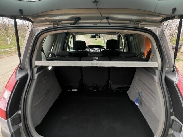 Серый Рено Сценик II, объемом двигателя 1.6 л и пробегом 173 тыс. км за 4800 $, фото 11 на Automoto.ua