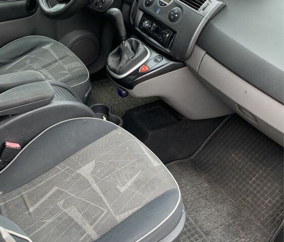 Серый Рено Сценик II, объемом двигателя 1.5 л и пробегом 300 тыс. км за 3300 $, фото 7 на Automoto.ua