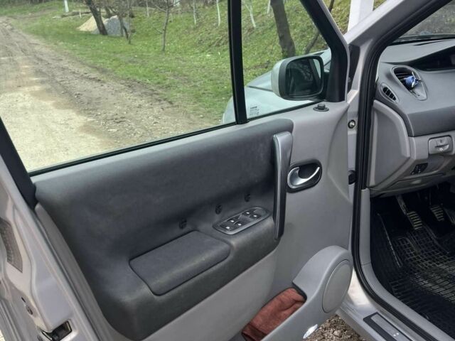 Серый Рено Сценик II, объемом двигателя 1.6 л и пробегом 173 тыс. км за 4800 $, фото 10 на Automoto.ua