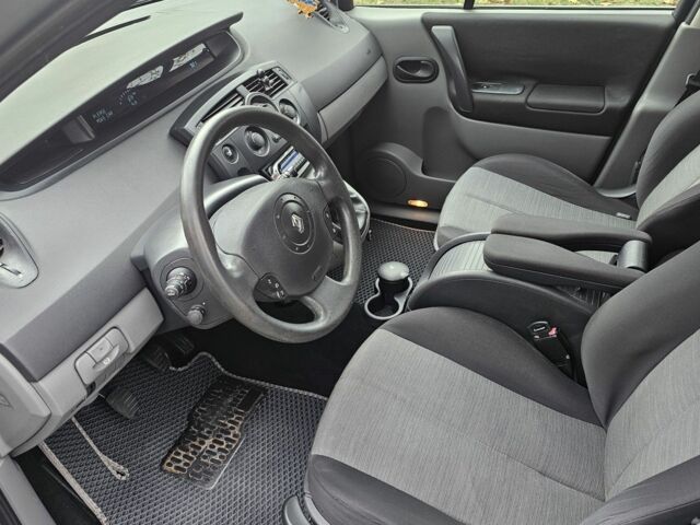 Серый Рено Сценик II, объемом двигателя 1.6 л и пробегом 225 тыс. км за 4650 $, фото 6 на Automoto.ua