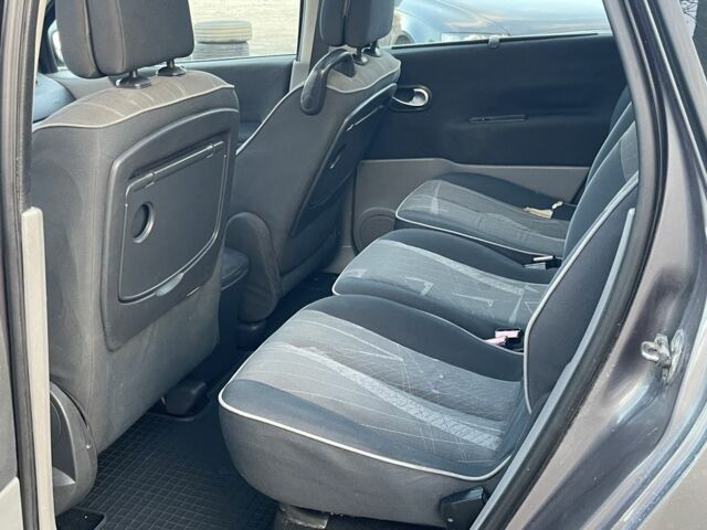 Серый Рено Сценик II, объемом двигателя 1.9 л и пробегом 300 тыс. км за 2550 $, фото 12 на Automoto.ua