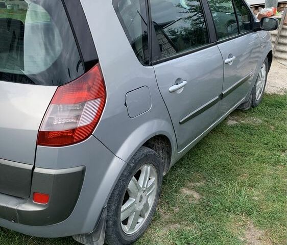 Серый Рено Сценик II, объемом двигателя 1.5 л и пробегом 300 тыс. км за 3300 $, фото 5 на Automoto.ua