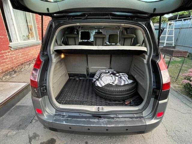 Рено Сценік II 2004 у Полтаві на Automoto.ua Сірий Рено Сценік II, об'ємом двигуна 1.6 л та пробігом 291 тис. км за 5000 $, фото 3 на Automoto.ua