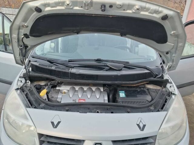 Серый Рено Сценик II, объемом двигателя 1.6 л и пробегом 112 тыс. км за 4500 $, фото 5 на Automoto.ua