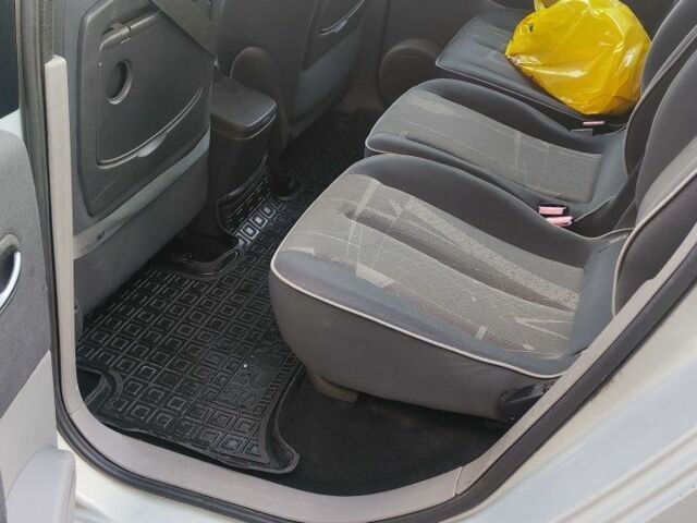 Серый Рено Сценик II, объемом двигателя 1.6 л и пробегом 290 тыс. км за 4700 $, фото 4 на Automoto.ua