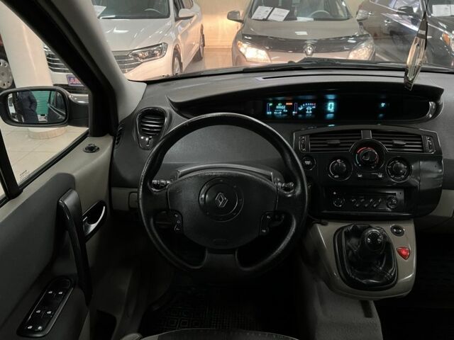 Серый Рено Сценик II, объемом двигателя 1.6 л и пробегом 183 тыс. км за 5200 $, фото 13 на Automoto.ua