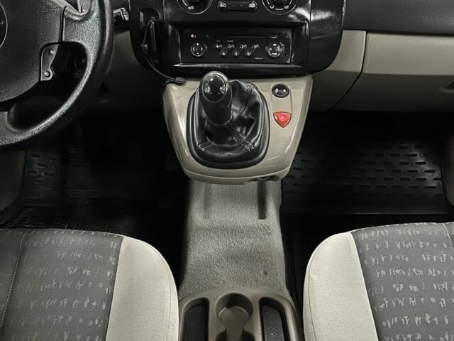 Серый Рено Сценик II, объемом двигателя 1.6 л и пробегом 183 тыс. км за 5200 $, фото 14 на Automoto.ua