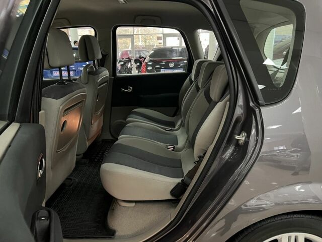 Серый Рено Сценик II, объемом двигателя 1.6 л и пробегом 183 тыс. км за 5200 $, фото 9 на Automoto.ua