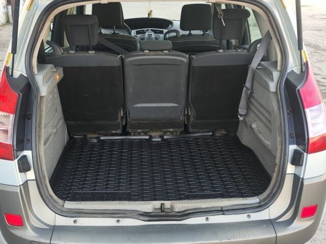 Серый Рено Сценик II, объемом двигателя 1.6 л и пробегом 290 тыс. км за 4700 $, фото 5 на Automoto.ua