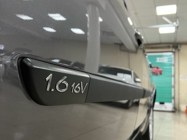 Серый Рено Сценик II, объемом двигателя 1.6 л и пробегом 183 тыс. км за 5200 $, фото 1 на Automoto.ua