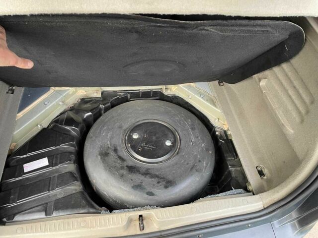 Серый Рено Сценик II, объемом двигателя 1.6 л и пробегом 230 тыс. км за 4800 $, фото 4 на Automoto.ua