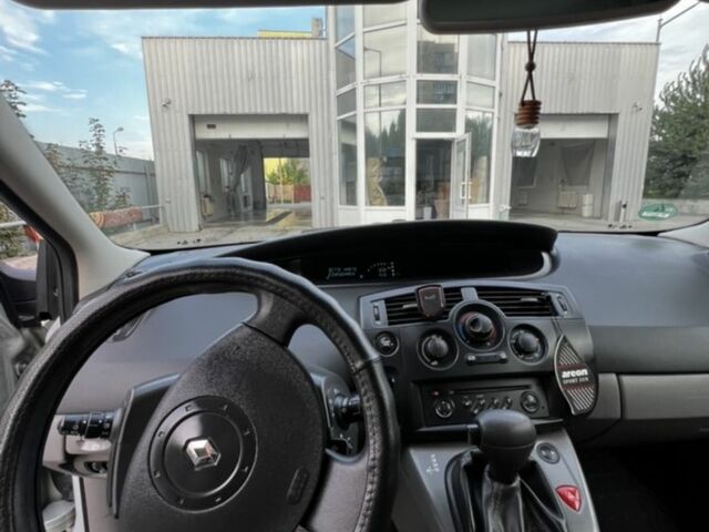 Серый Рено Сценик II, объемом двигателя 1.6 л и пробегом 210 тыс. км за 4600 $, фото 4 на Automoto.ua