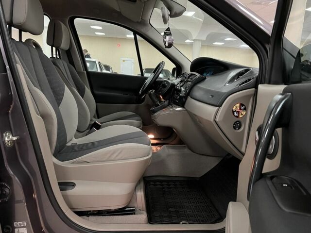 Серый Рено Сценик II, объемом двигателя 1.6 л и пробегом 183 тыс. км за 5200 $, фото 8 на Automoto.ua