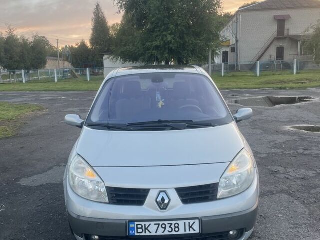 Серый Рено Сценик II, объемом двигателя 1.6 л и пробегом 282 тыс. км за 4600 $, фото 1 на Automoto.ua