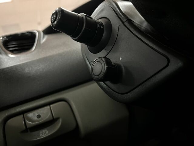 Серый Рено Сценик II, объемом двигателя 1.6 л и пробегом 183 тыс. км за 5200 $, фото 16 на Automoto.ua