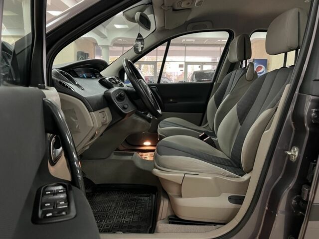 Серый Рено Сценик II, объемом двигателя 1.6 л и пробегом 183 тыс. км за 5200 $, фото 11 на Automoto.ua