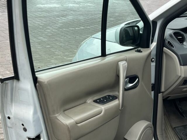 Серый Рено Сценик II, объемом двигателя 1.9 л и пробегом 350 тыс. км за 1650 $, фото 11 на Automoto.ua