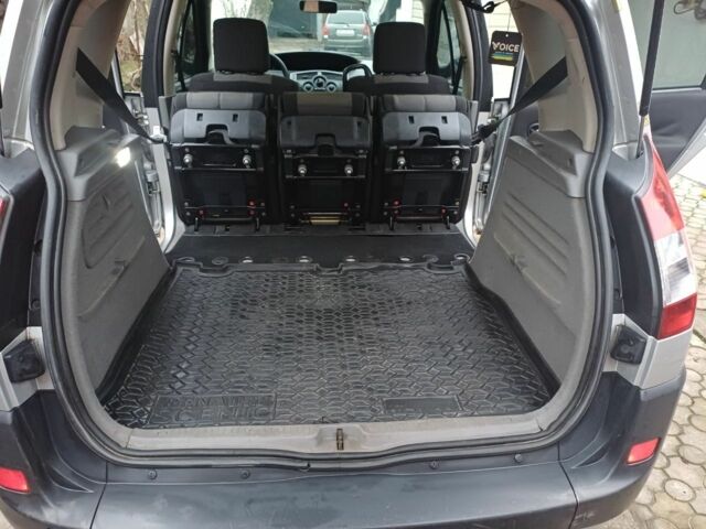 Серый Рено Сценик II, объемом двигателя 1.6 л и пробегом 305 тыс. км за 4300 $, фото 11 на Automoto.ua