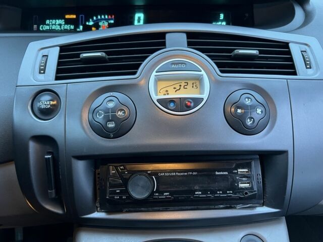 Серый Рено Сценик II, объемом двигателя 1.6 л и пробегом 189 тыс. км за 5350 $, фото 10 на Automoto.ua