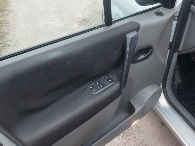 Серый Рено Сценик II, объемом двигателя 0 л и пробегом 286 тыс. км за 2299 $, фото 10 на Automoto.ua